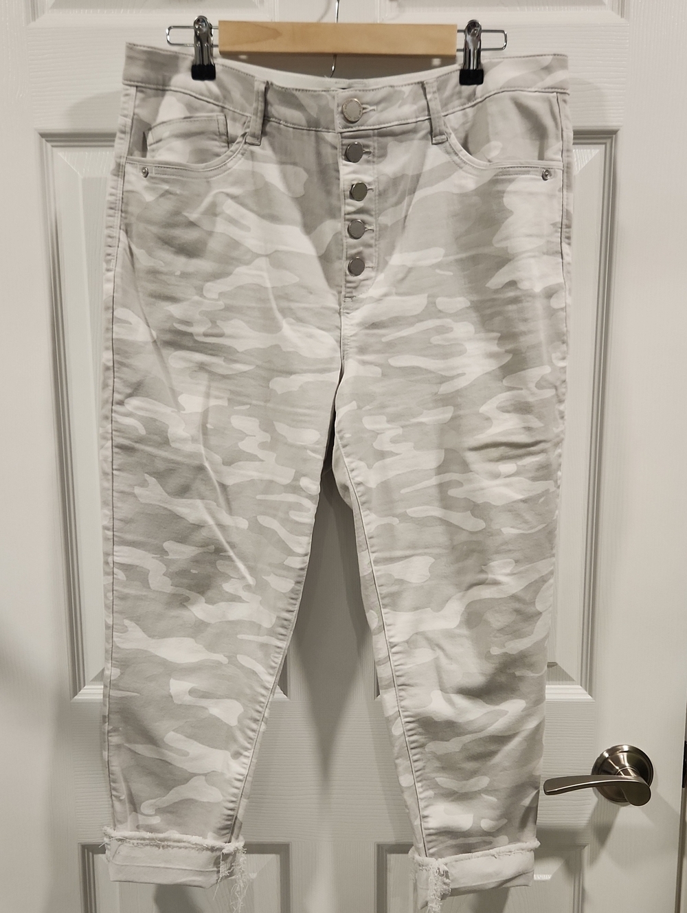 Women's Light Gray Camo Ankle Jeans - Button-Fly
